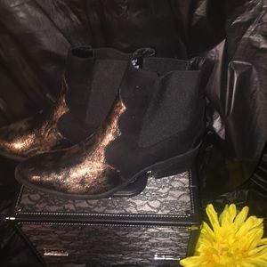 Gorgeous black/gold metallic sueded ankle boot